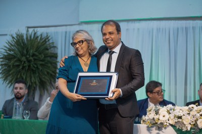 Vereador Dedeu Silva homenageou Vanessa Ribeiro Inocêncio