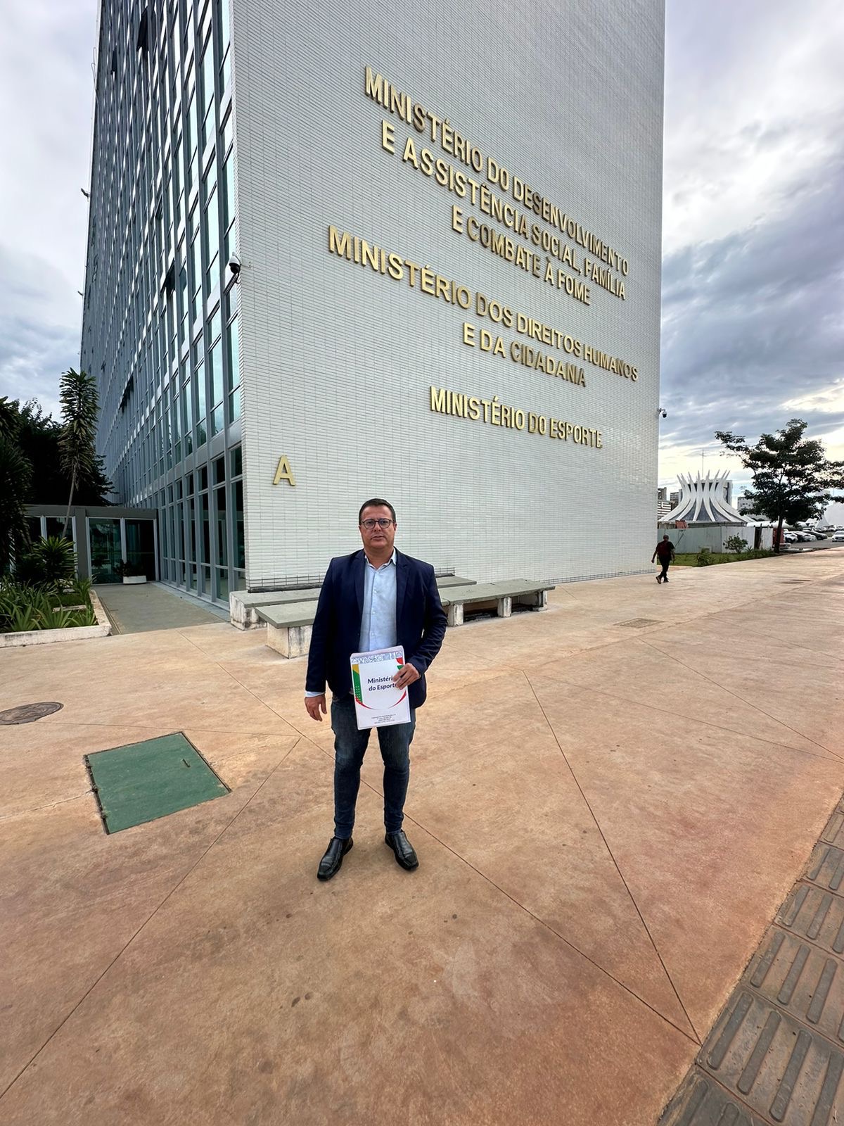 Vereador Luís da Papelaria retorna de Brasília com emendas e recursos 