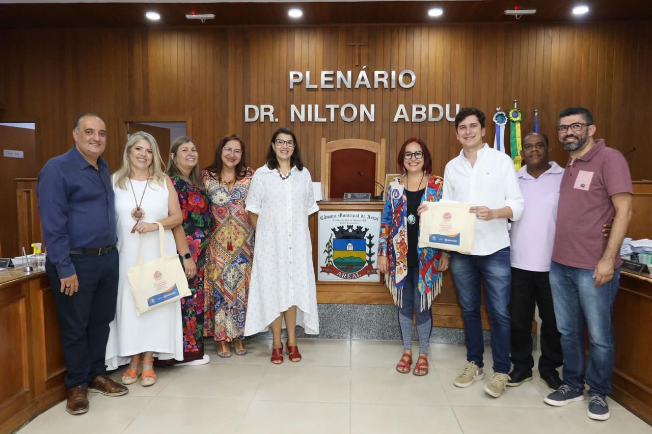 Artesãos Arealenses são diplomados pela UERJ na Câmara de Areal