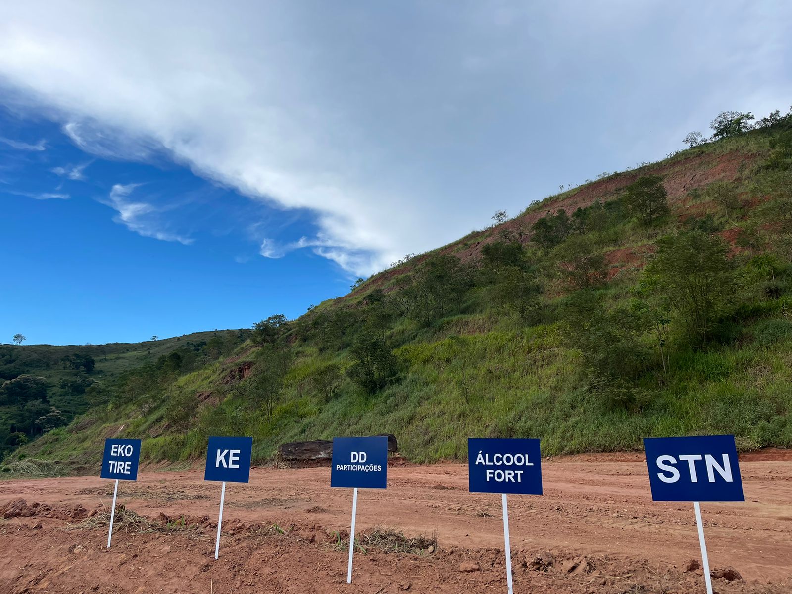 Vereadores participam de lançamento da pedra fundamental do Parque Industrial Arlindo Alves de Freitas