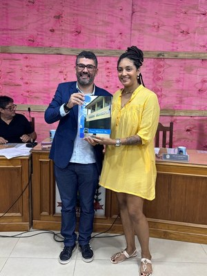 Raianne Carvalho recebe moção em homenagem a idealização da FLICART do Vereador Samuel Sanseverino