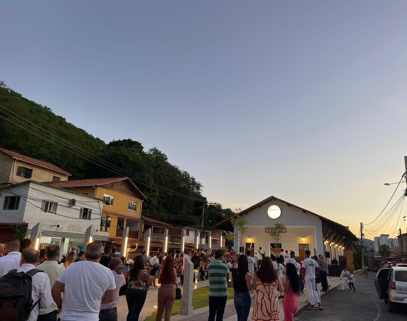 Praça e Anfiteatro Alberto Abdu são inaugurados em Areal 