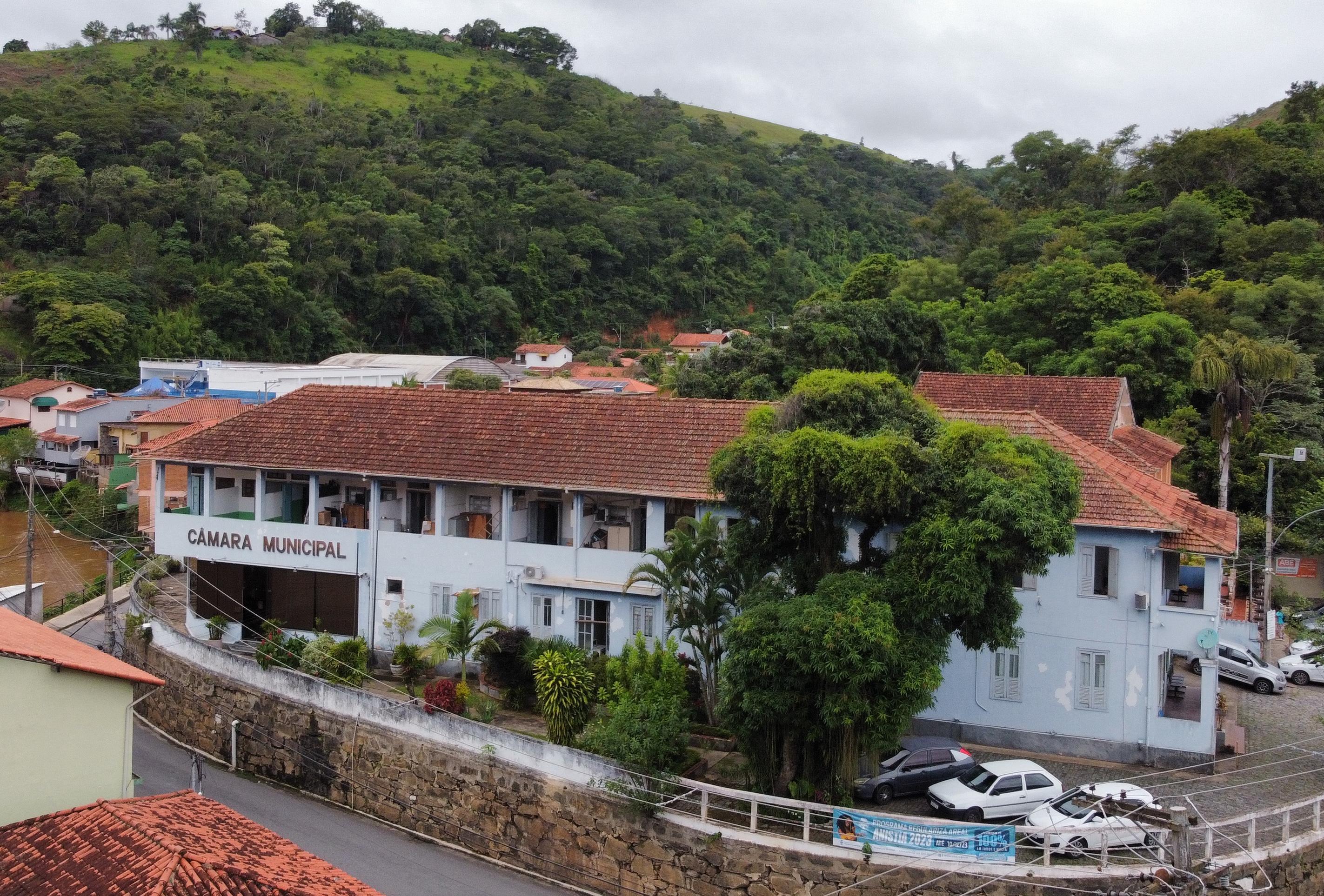 Câmara e Prefeitura de Areal desapropriam piscina e prédio da Associação Atlética Arealense